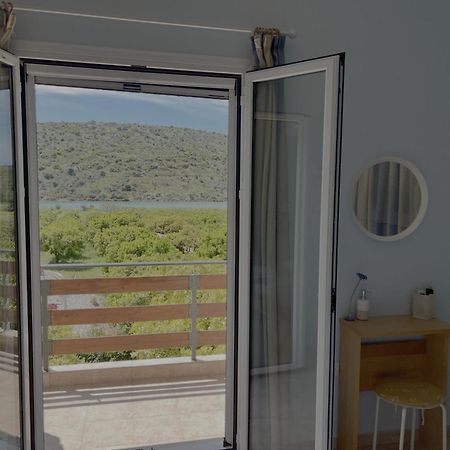 Ktima Klimentini Apartment Vivári Екстериор снимка