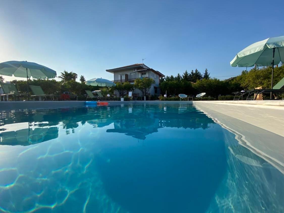 Ktima Klimentini Apartment Vivári Екстериор снимка